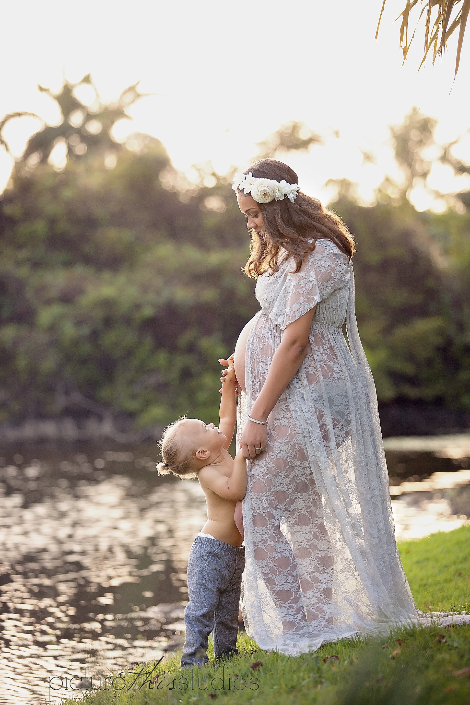 maternity photographers in grand cayman